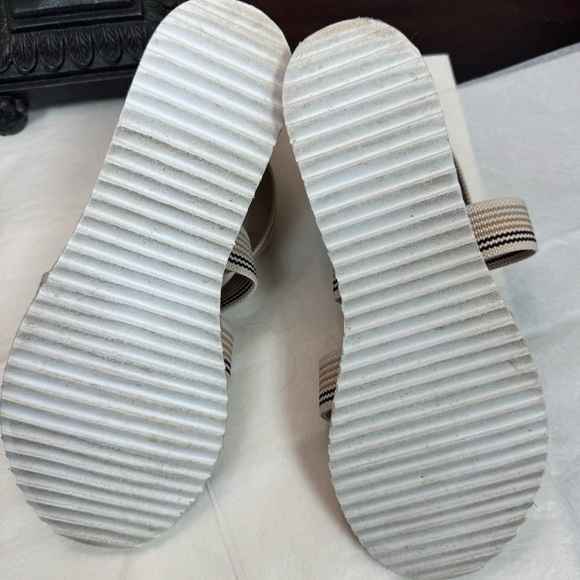 Very G striped cream color elastic strap cushioned sandals size 10 - Picture 8 of 9